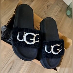 UGG Black Fuzzy Logo Slides